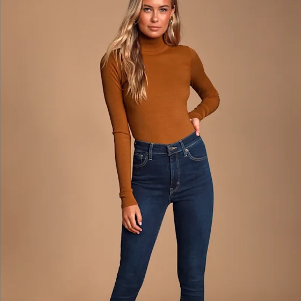 Lulu’s Rust Orange Ribbed Turtleneck Bodysuit